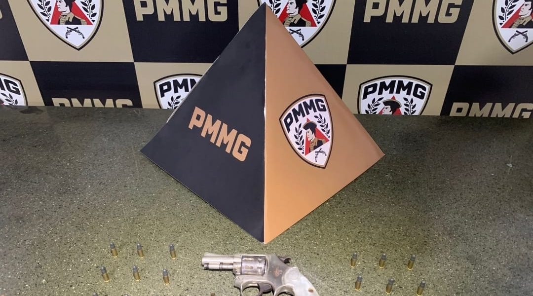 Após denúncia anônima PM de Fervedouro encontra drogas e arma de fogo dentro de pneu de caminhão em posto de combustível