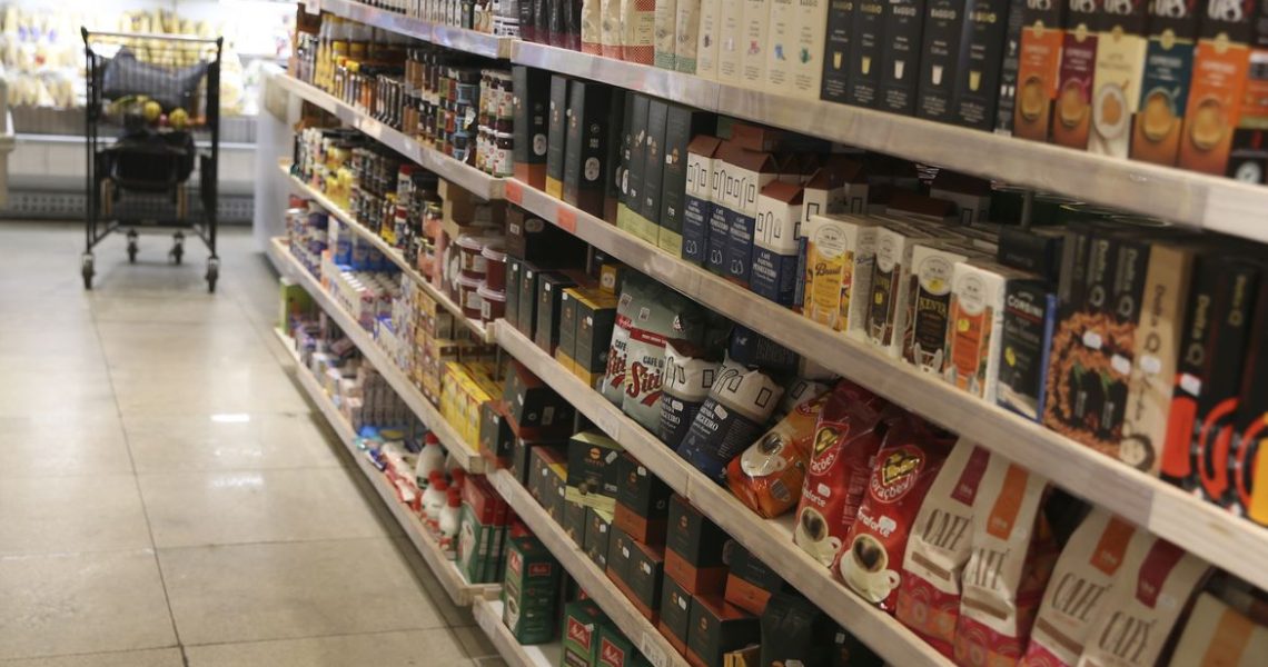 Preço da cesta básica cai em 24 capitais em agosto
