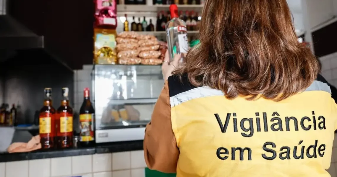 Força-tarefa apreende 117 garrafas de bebida sem procedência em SP
