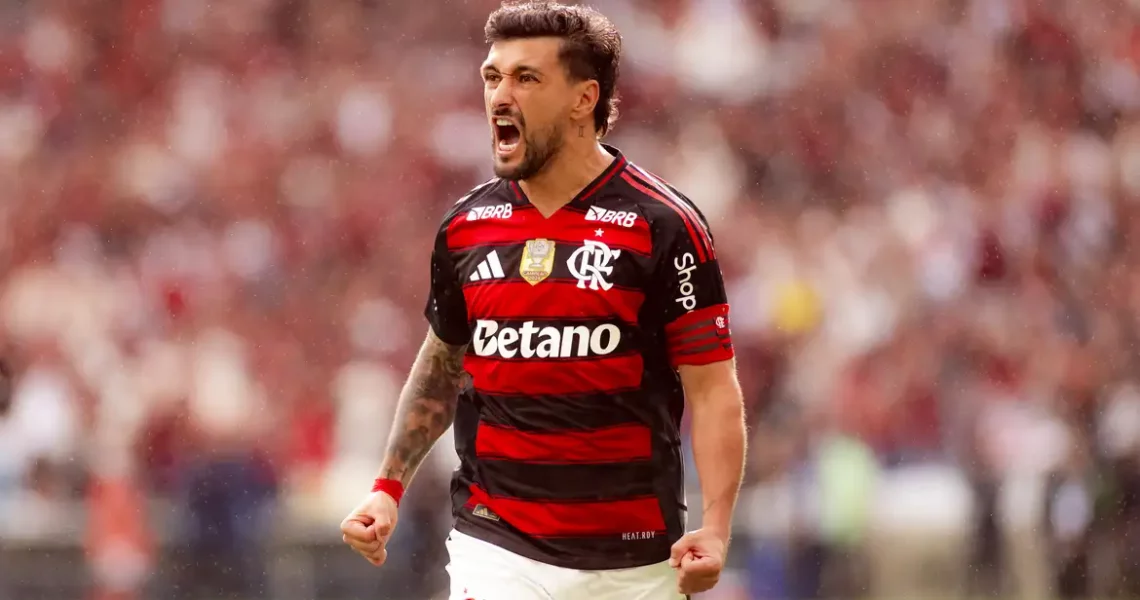 Flamengo vence no Maracanã e empata em número de pontos com Palmeiras