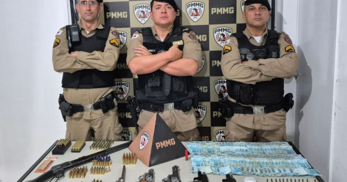 PMMG Apreende Seis Armas de Fogo, Farta Munição e Drogas em Fervedouro