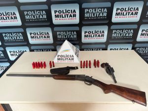 PMMG realiza prisão e posse ilegal de arma de fogo, munições e violência doméstica em Carangola Mg