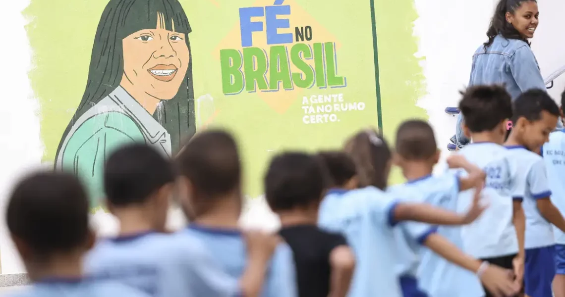 PNE: relatório sugere investimento de 7,5% do PIB para educação