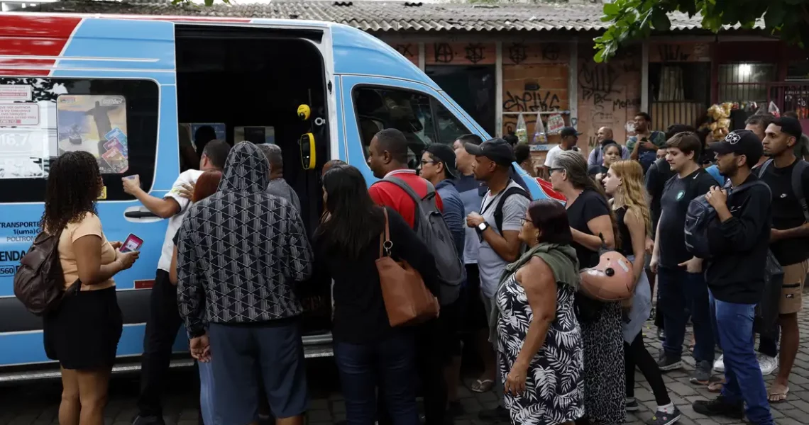 Entrei na estação para fugir dos tiros”, conta moradora do Rio