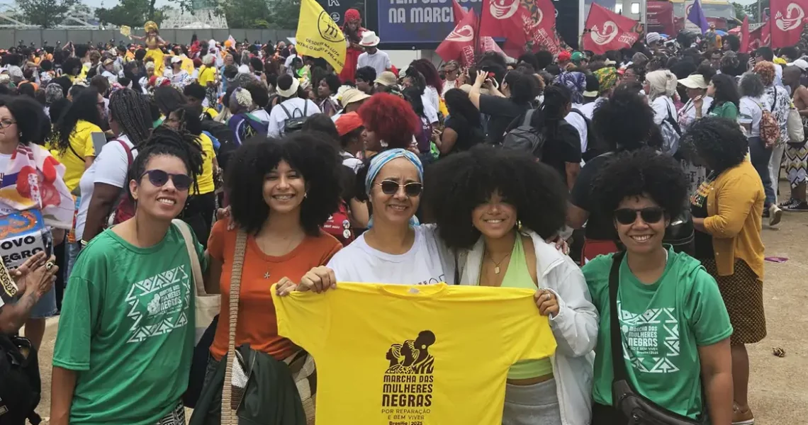 Com cerca de 500 mil pessoas, Marcha das Mulheres Negras toma Brasília