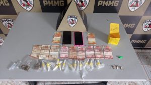 PM Realiza operação contra o tráfico de drogas e prende 3 pessoas em Divino Mg