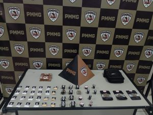 PM aprende drogas após fuga de traficante na modalidade delivery em Muriaé Mg