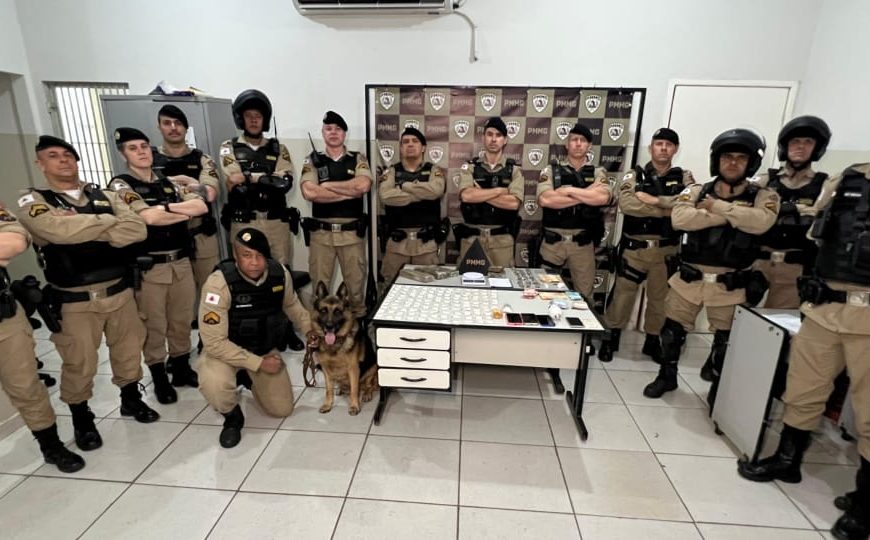 PM realiza operação de combate ao trafico de drogas e prende três…
