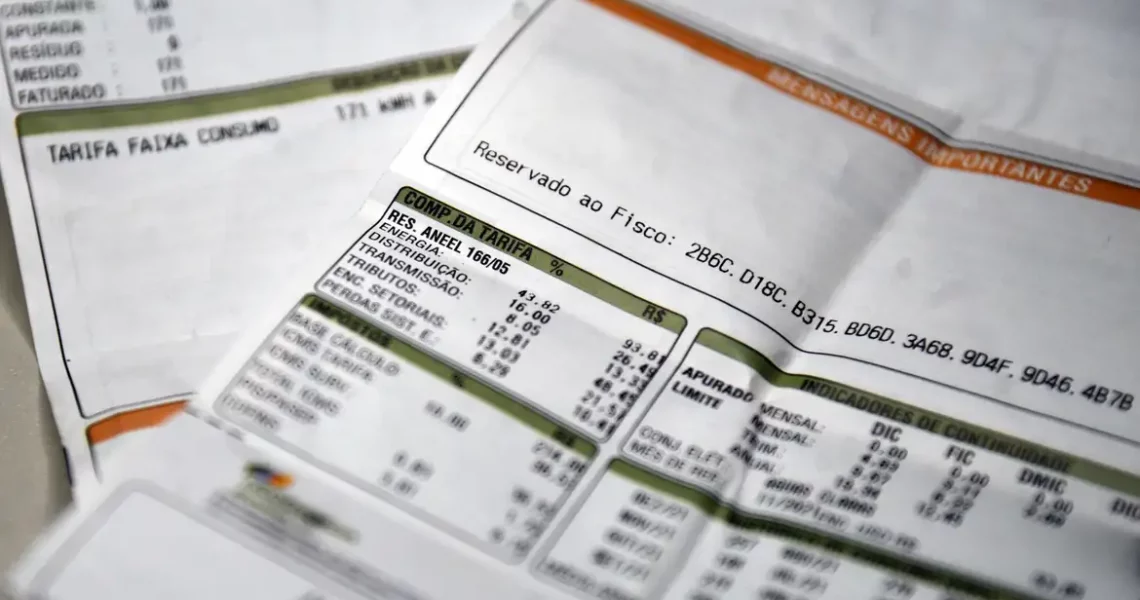 Aneel mantém bandeira para vermelha 1 na conta de luz em novembro