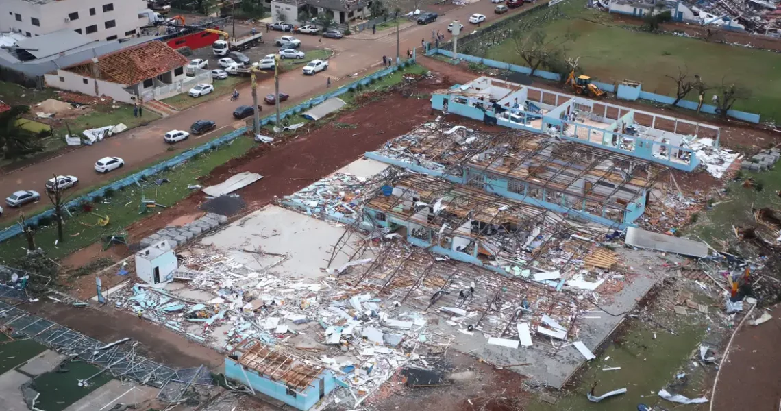 Número de feridos chega a 750 após passagem de tornado pelo Paraná