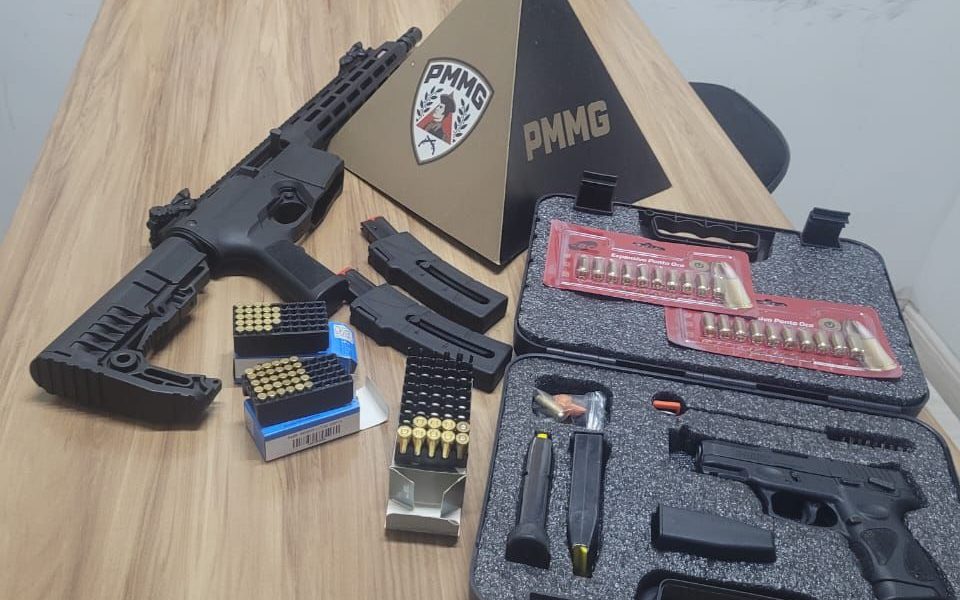 PM prende autor de violência doméstica e aprende arma de fogo no Bairro Dornelas em Muriaé Mg