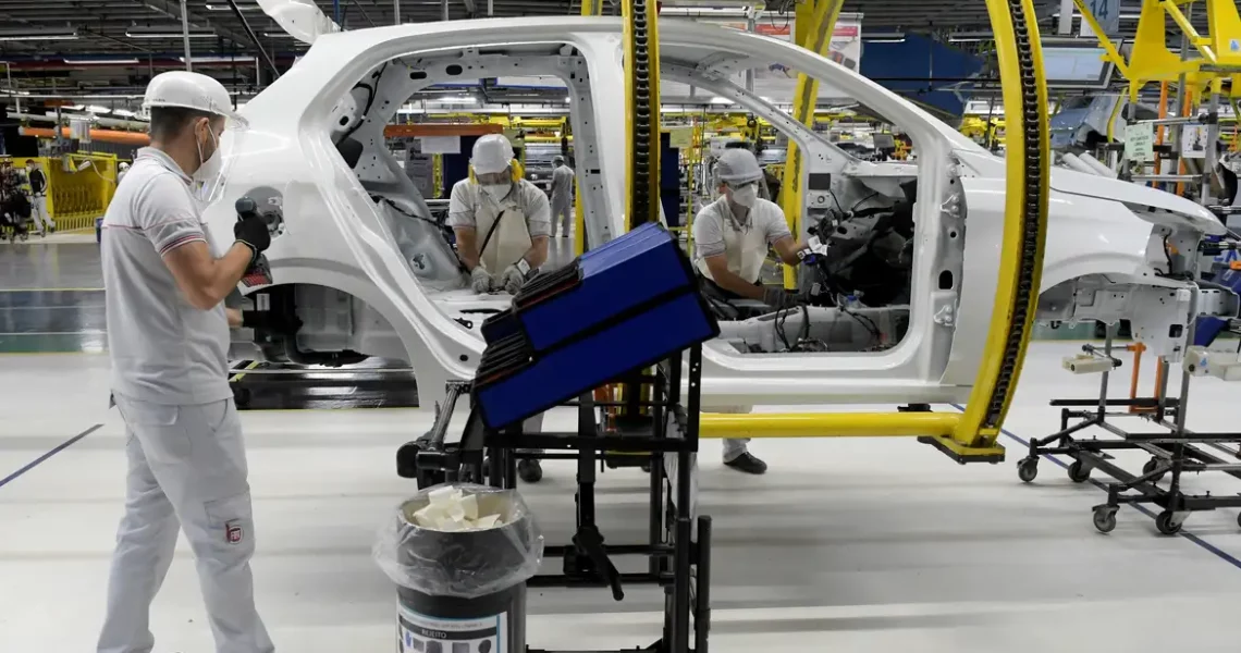 CCJ do Senado aprova fim da escala 6×1 e prevê jornada de 36h semanais