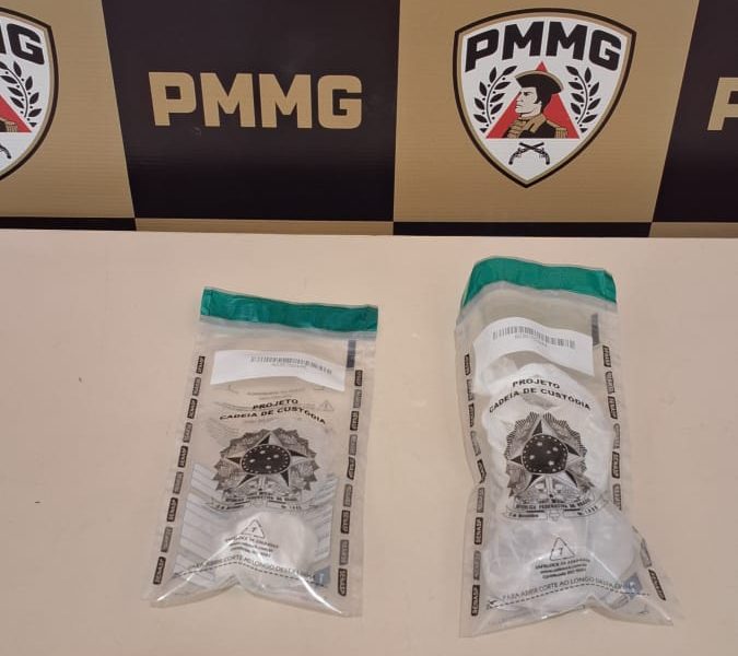 PM prende passageiro de táxi transportando cocaína e crack em Carangola Mg