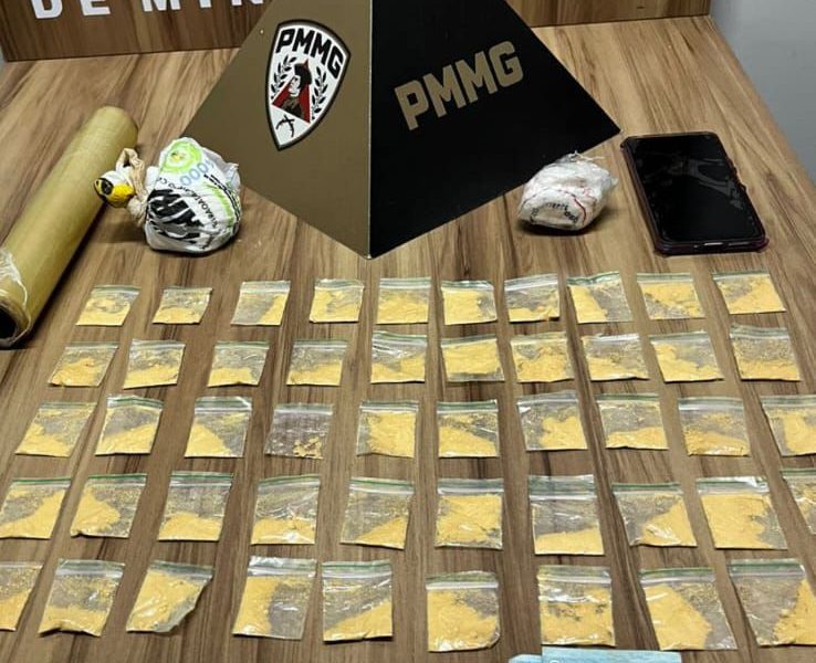 PMMG realiza operação no Bairro Gaspar, prende autora e apreende grande quantidade de drogas