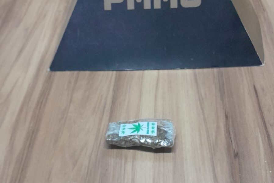 PMMG: Perseguição policial termina com apreensão de drogas e motocicleta em Muriaé