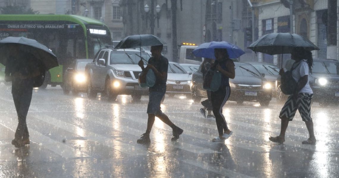Chuvas fortes causam novas enchentes na Grande São Paulo