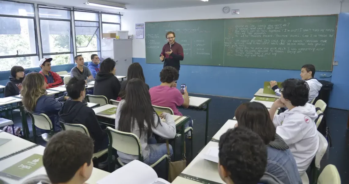 Piso do magistério tem reajuste de 5,4% e vai a R$ 5,1 mil em 2026