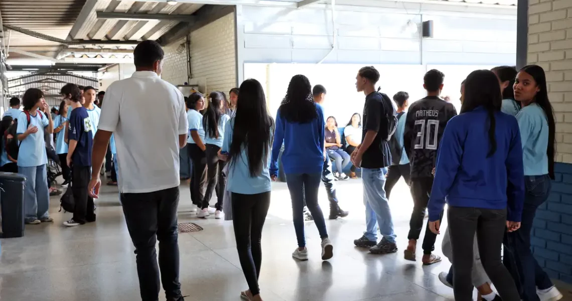 Pé-de-Meia: MEC começa pagar parcelas incentivo-conclusão e Enem