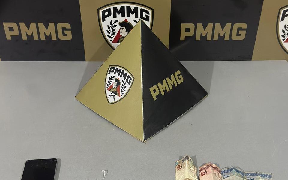 PM prende homem por tráfico de drogas e corrupção de menor durante carnaval em Divino Mg