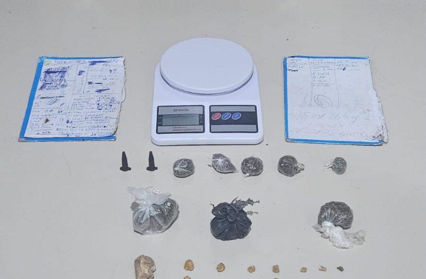 PMMG prendeu um indivíduo por tráfico de drogas no distrito de Lacerdina.