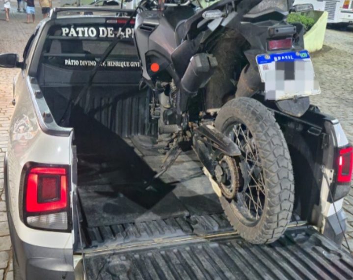 PM prende dupla e recupera motocicleta clonada em Divino Mg