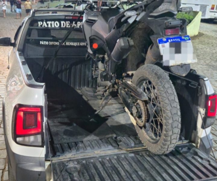 PM prende dupla e recupera motocicleta clonada em Divino Mg