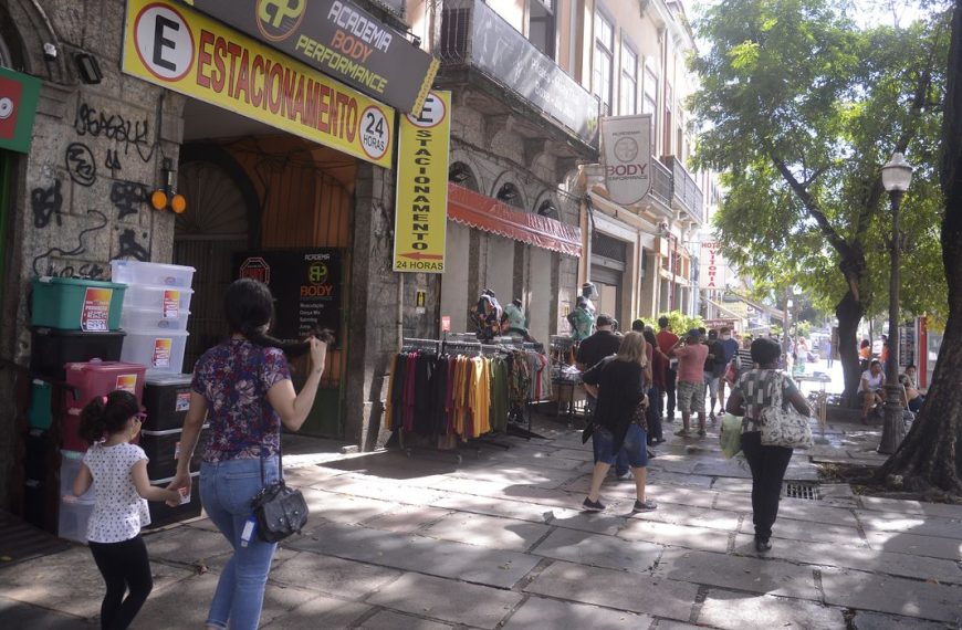 Vendas no comércio varejista fecham 2025 com alta de 1,6%