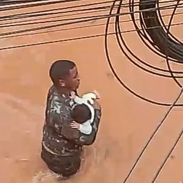 Eu só fui”: ex-soldado salva criança de inundação em Juiz de Fora