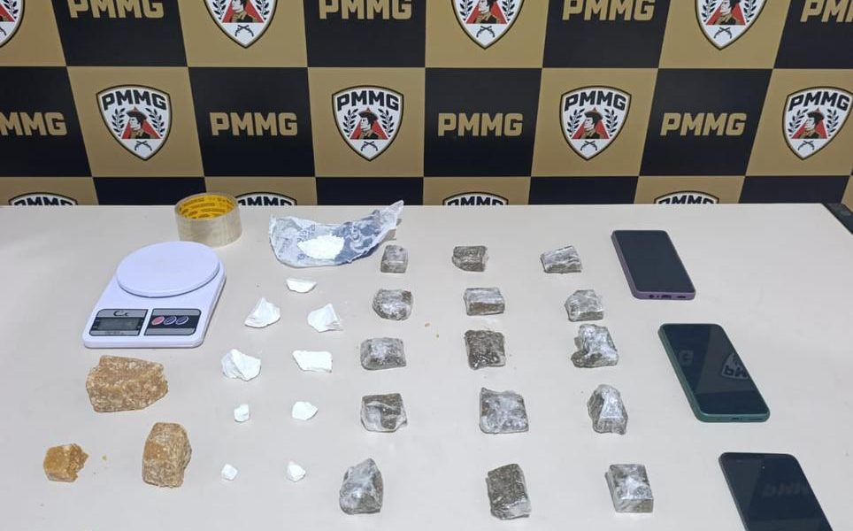 PMMG Prende Dois Suspeitos e Apreende Drogas no Centro de Carangola