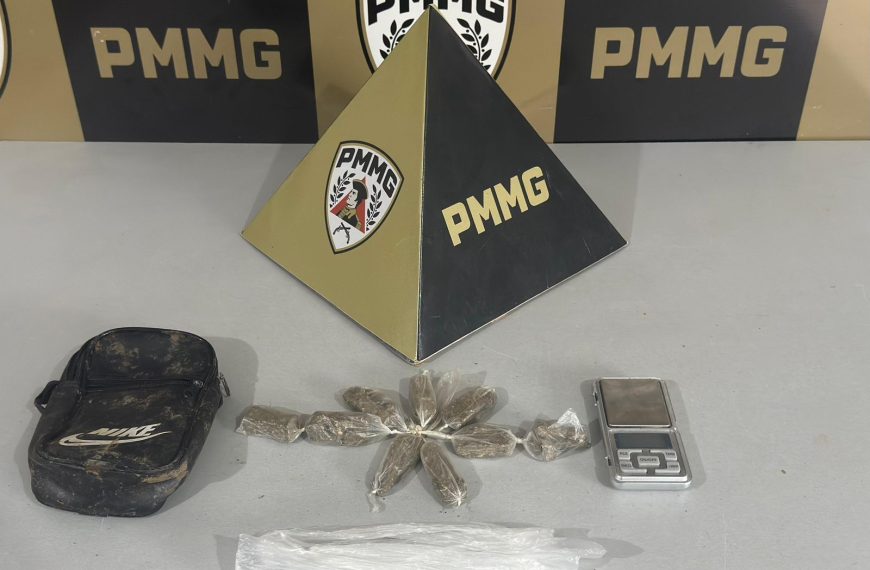 PM aprende adolescente e drogas durante operação em Divino Mg