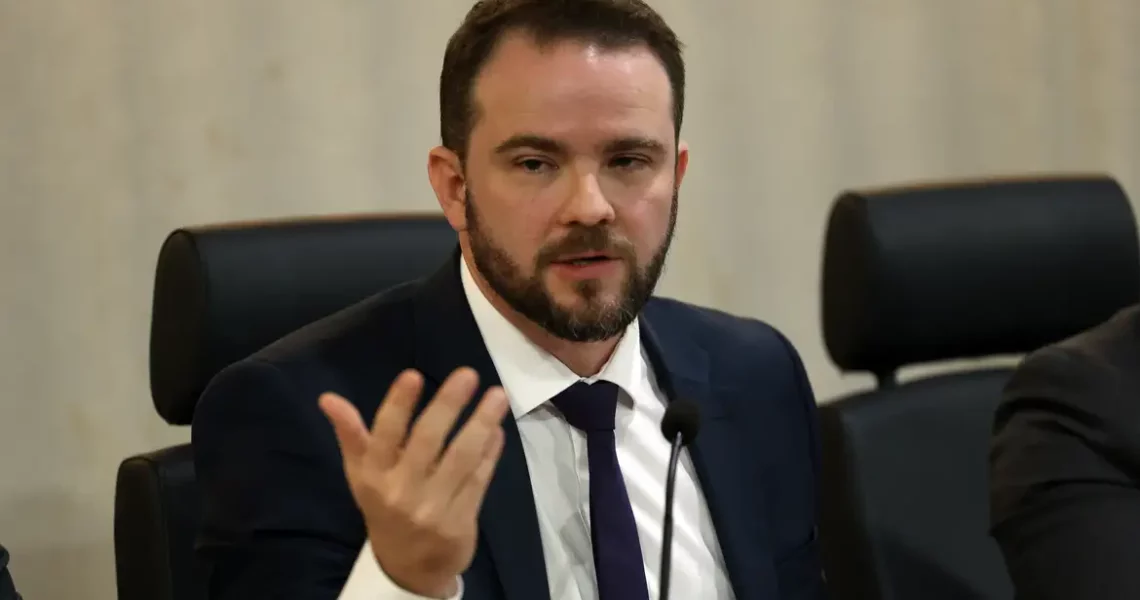 Nova versão do Desenrola será lançada após viagem de Lula, diz Durigan