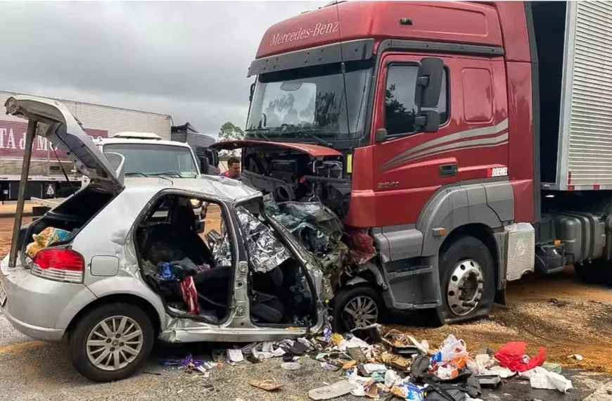 Seis pessoas da mesma família morrem em acidente na BR-251 em MG