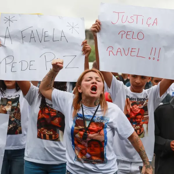 Nove em cada dez moradores de comunidade reprovam operações violentas