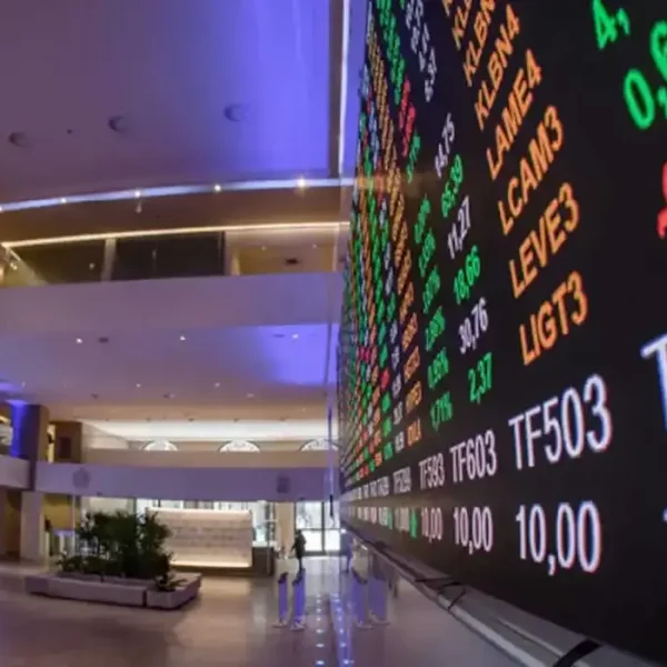 Bolsa cai mais de 2% e atinge menor nível desde o fim de março