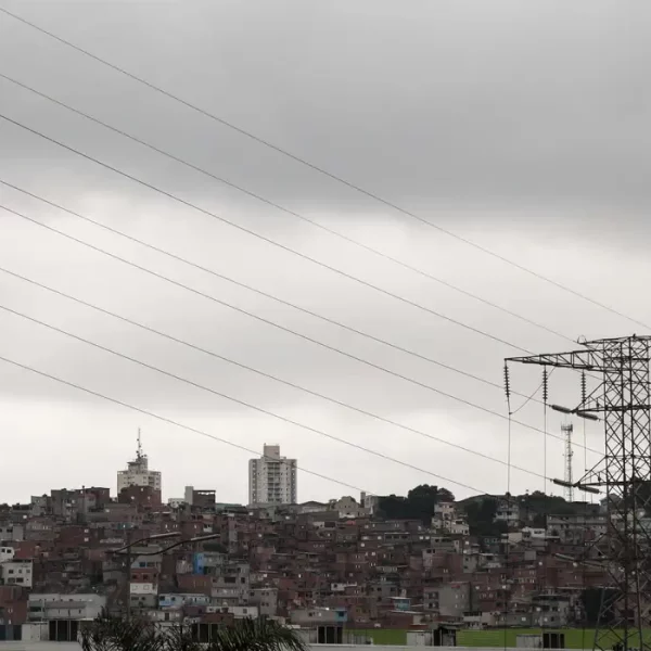 Fim de semana será de temporal no Sudeste e chuva intensa no Norte