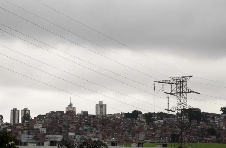 Fim de semana será de temporal no Sudeste e chuva intensa no Norte