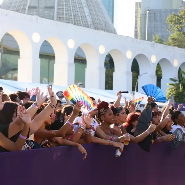 Parada LGBTQIA+ no Rio defende mais representantes no Legislativo