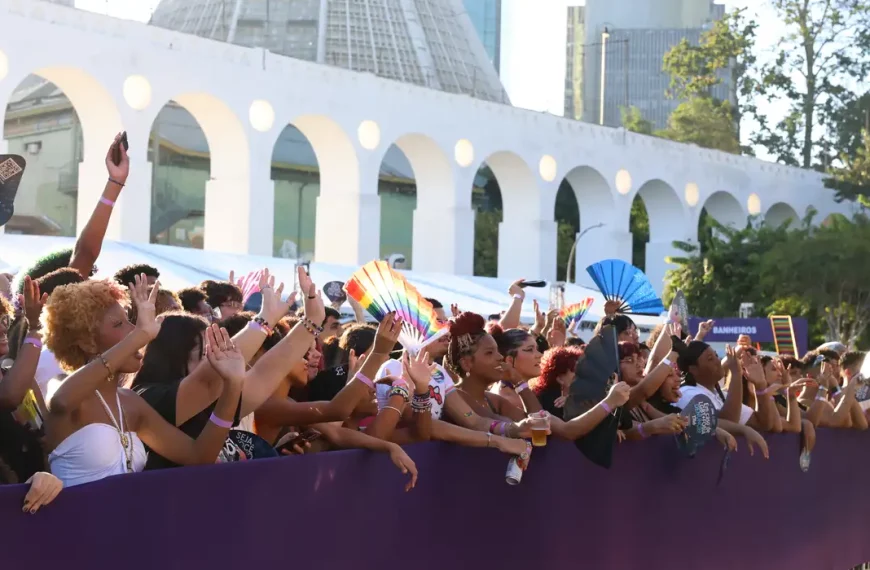 Parada LGBTQIA+ no Rio defende mais representantes no Legislativo