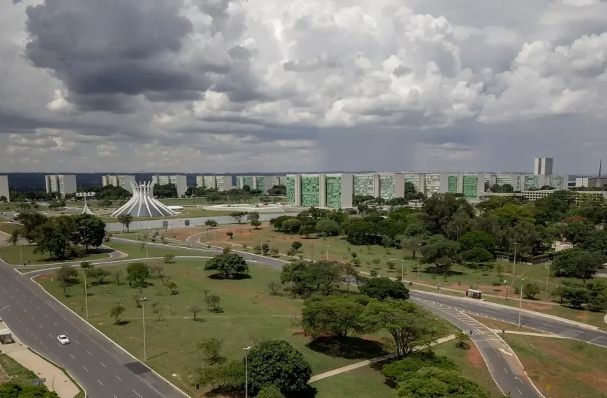 Negros e mulheres avançam, mas topo do serviço público segue desigual