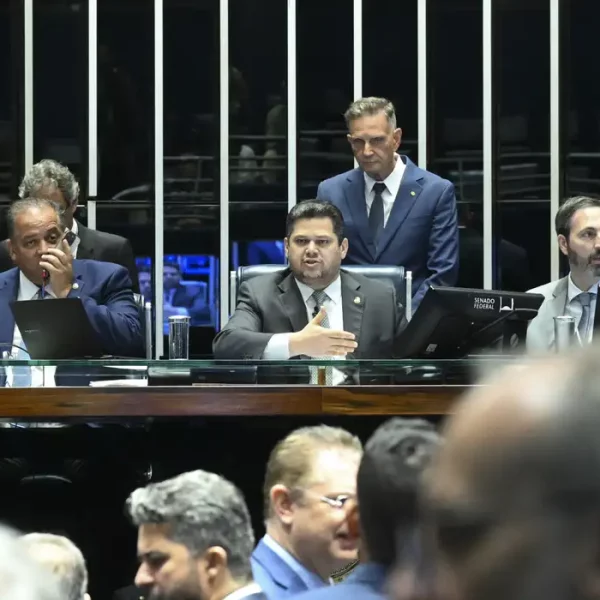 Senado anula norma sobre aborto legal em crianças vítimas de estupro