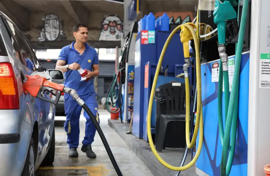 Subsídio de R$ 0,44 por litro da gasolina é prorrogado por 30 dias