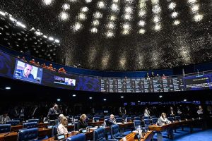 Senado aprova aumento de penas para crimes contra professores e médicos