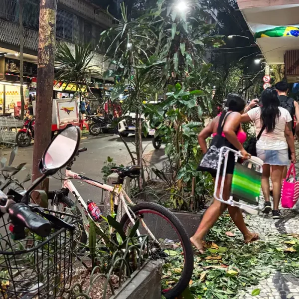 Mais de 510 mil imóveis ainda estão sem luz no Rio