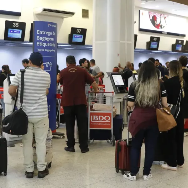Setor de serviços cai 0,4% em maio por recuo na área de transportes