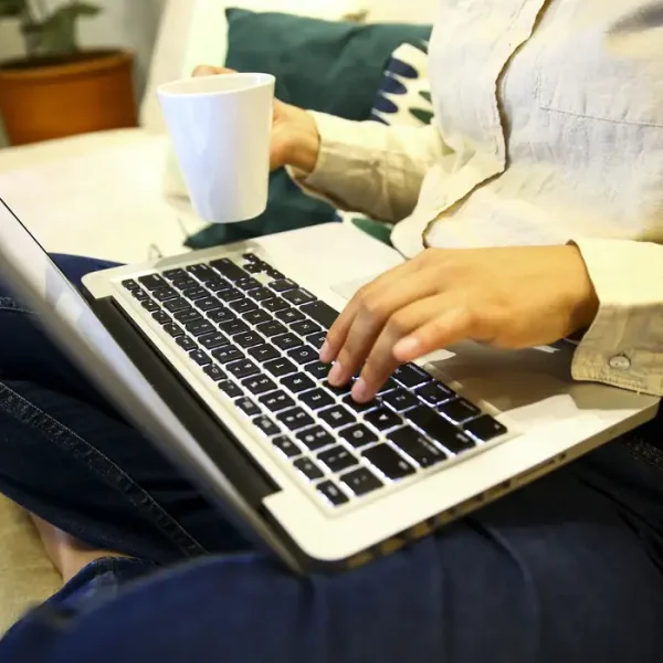 Sete em cada dez brasileiros temem comprar remédios pela internet