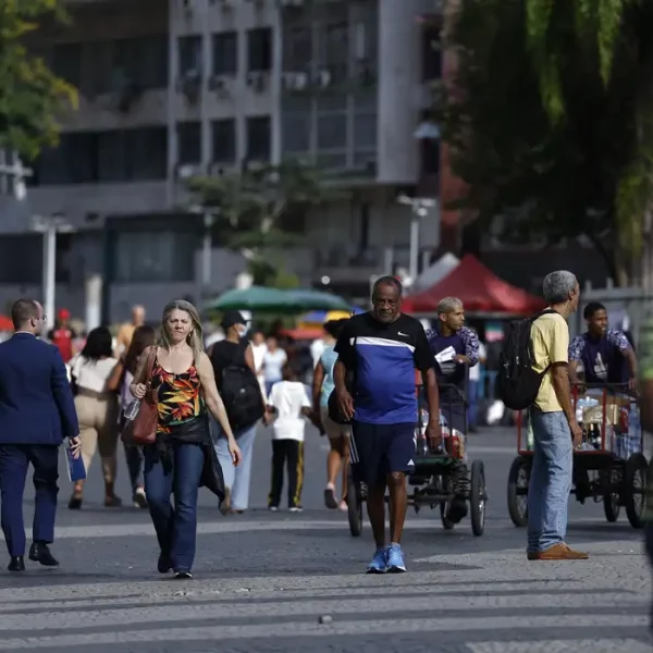 Crescimento populacional caiu para 0,37% em 2026, estima IBGE