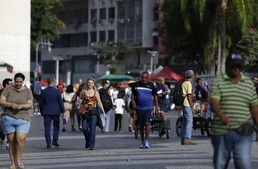 Crescimento populacional caiu para 0,37% em 2026, estima IBGE