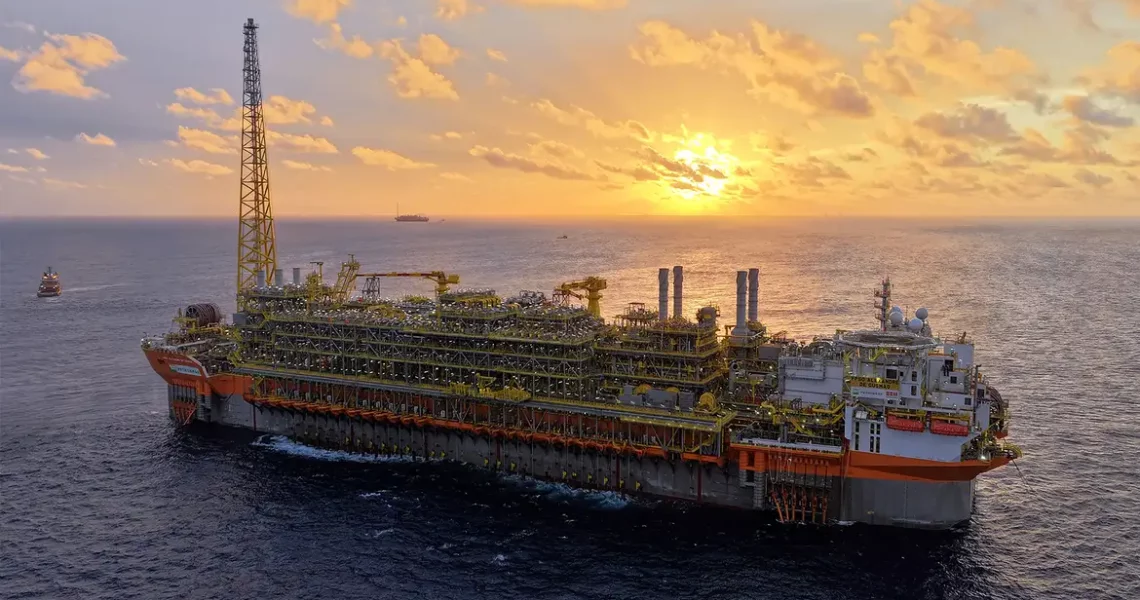Navio-plataforma da Petrobras atinge produção máxima no pré-sal