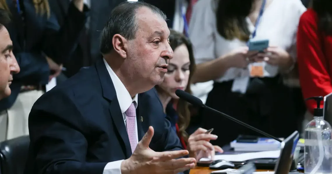 Relator da CCJ do Senado vota a favor da PEC do fim da escala 6×1