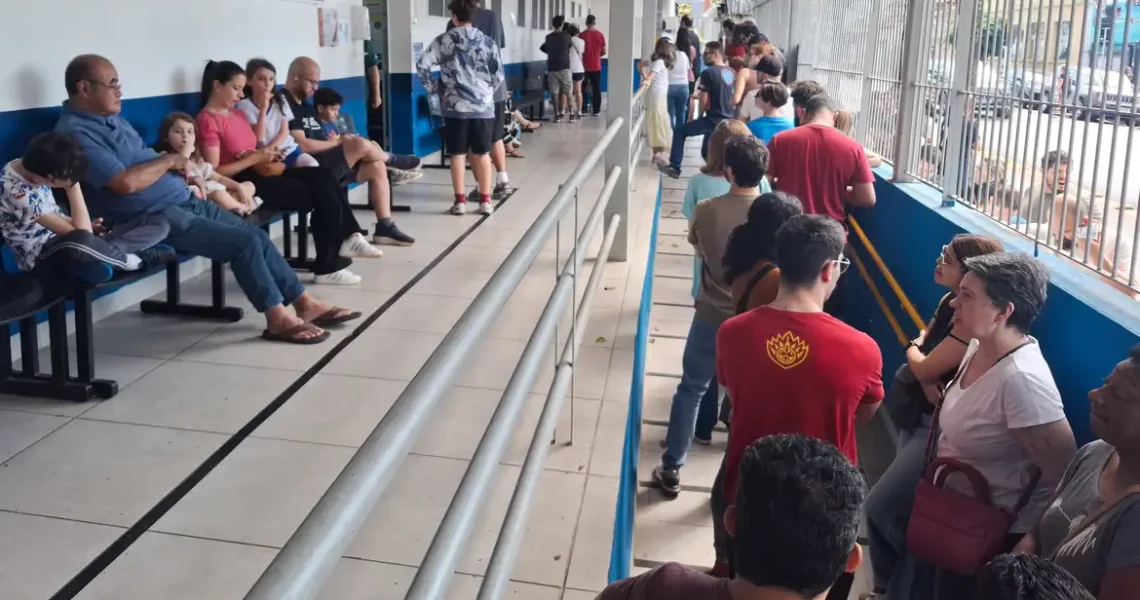 Paulistanos enfrentam filas para tomar vacina contra sarampo